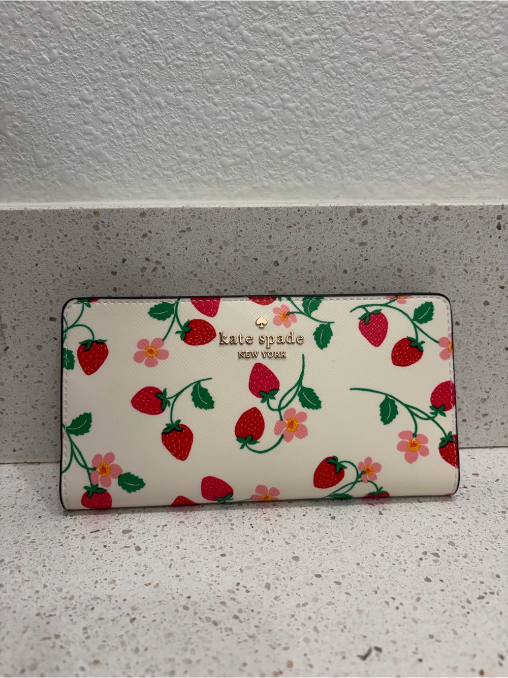 Kate Spade New York Strawberry Bifold Wallet Pink Red Berries NWOT Leather - Picture 4 of 12